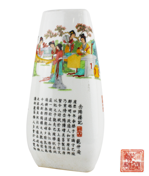 精品推荐———粉彩人物三角瓶