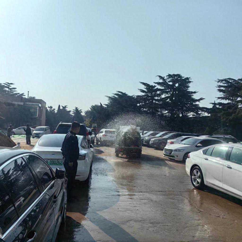 加强扬尘治理 守好碧海蓝天