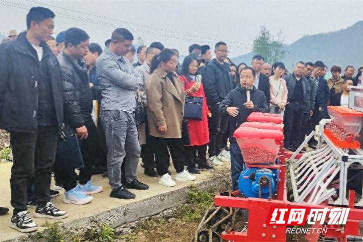 大豆玉米生产全程机械化培训为春耕生产“蓄电赋能”