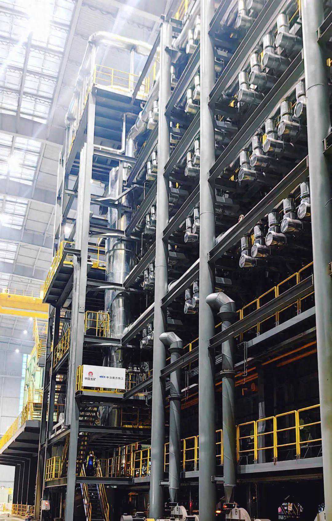 中冶南方热工总承包建设立式镀锌退火炉成功点火