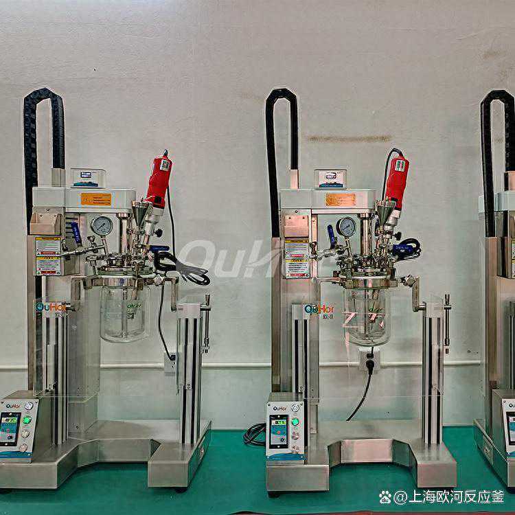 什么是实验室真空乳化机