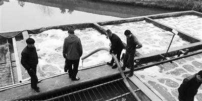 污水池里竟然藏着潜水泵