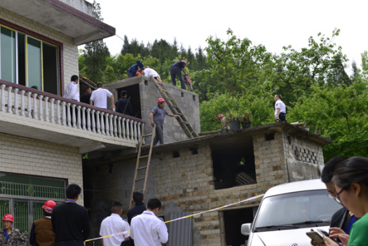 凤冈依法拆除穿阡饮用水源保护区内七宗违法建筑