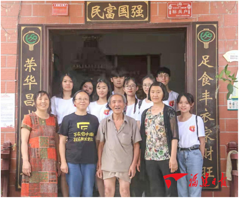 厦大学子走进巴东石桥坪村 了解脱贫攻坚