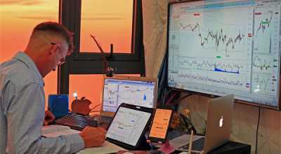 父母房间晚上传出"嗯哼"声，8岁女儿好奇提问，爸爸教科书式回答